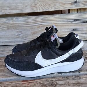 Nike Men’s Black and White Casual Sneakers